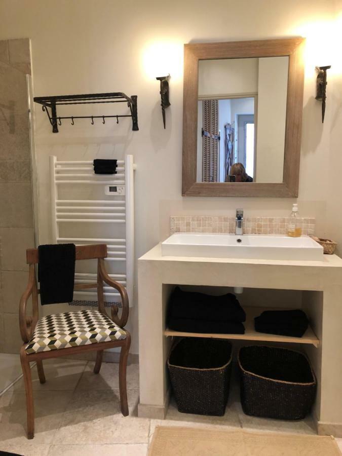 Sous le Clocher Marseille Extérieur photo